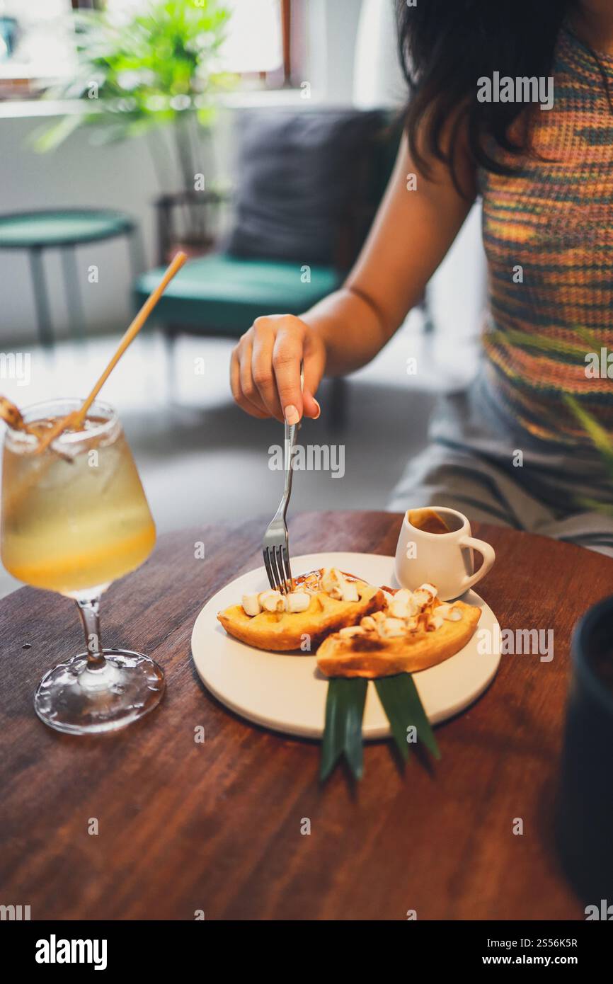 Bol de petit déjeuner sain yaourt granola Clean manger concept de nourriture végétarienne Banque D'Images
