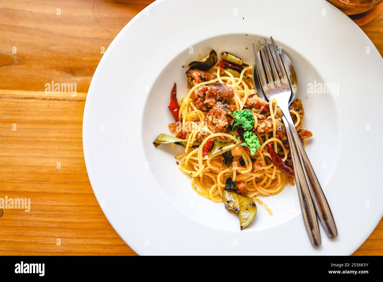 Délicieux spaghetti dans le restaurant. Fusion Food pâtes spaghetti savoureuses Banque D'Images