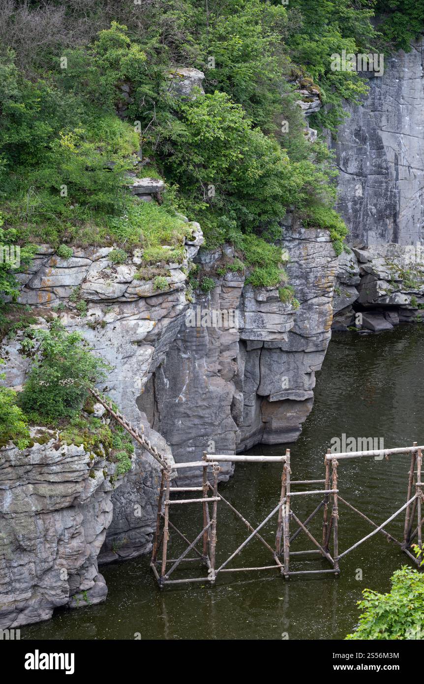 Paysage estival de Buky Canyon, rivière Hirskyi Tikych, région de Cherkasy, Ukraine. Banque D'Images