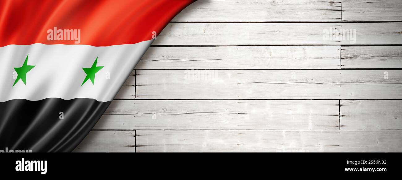 Drapeau syrien sur vieux mur blanc. Bannière panoramique horizontale. Drapeau syrien sur la vieille bannière murale blanche Banque D'Images