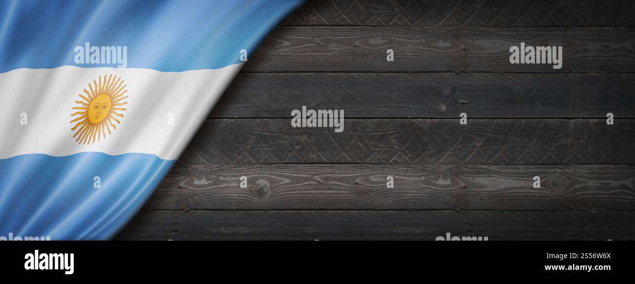 Drapeau argentin sur le mur de bois noir. Bannière panoramique horizontale. Drapeau argentin sur la bannière murale en bois noir Banque D'Images