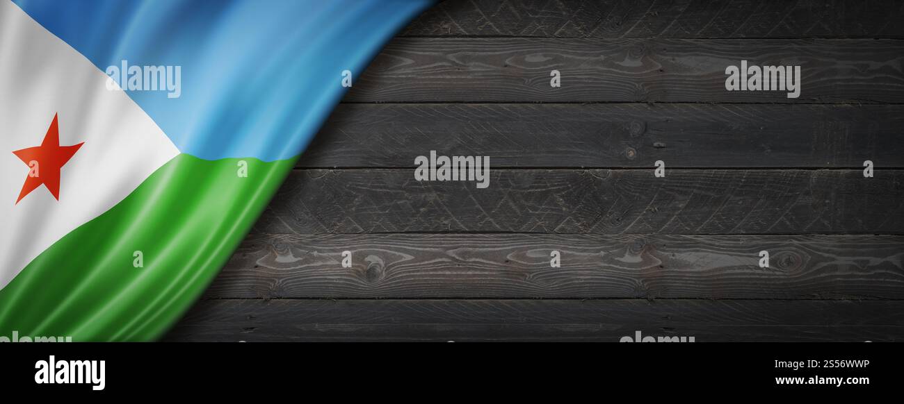 Drapeau de Djibouti sur le mur de bois noir. Bannière panoramique horizontale. Drapeau de Djibouti sur la bannière murale en bois noir Banque D'Images