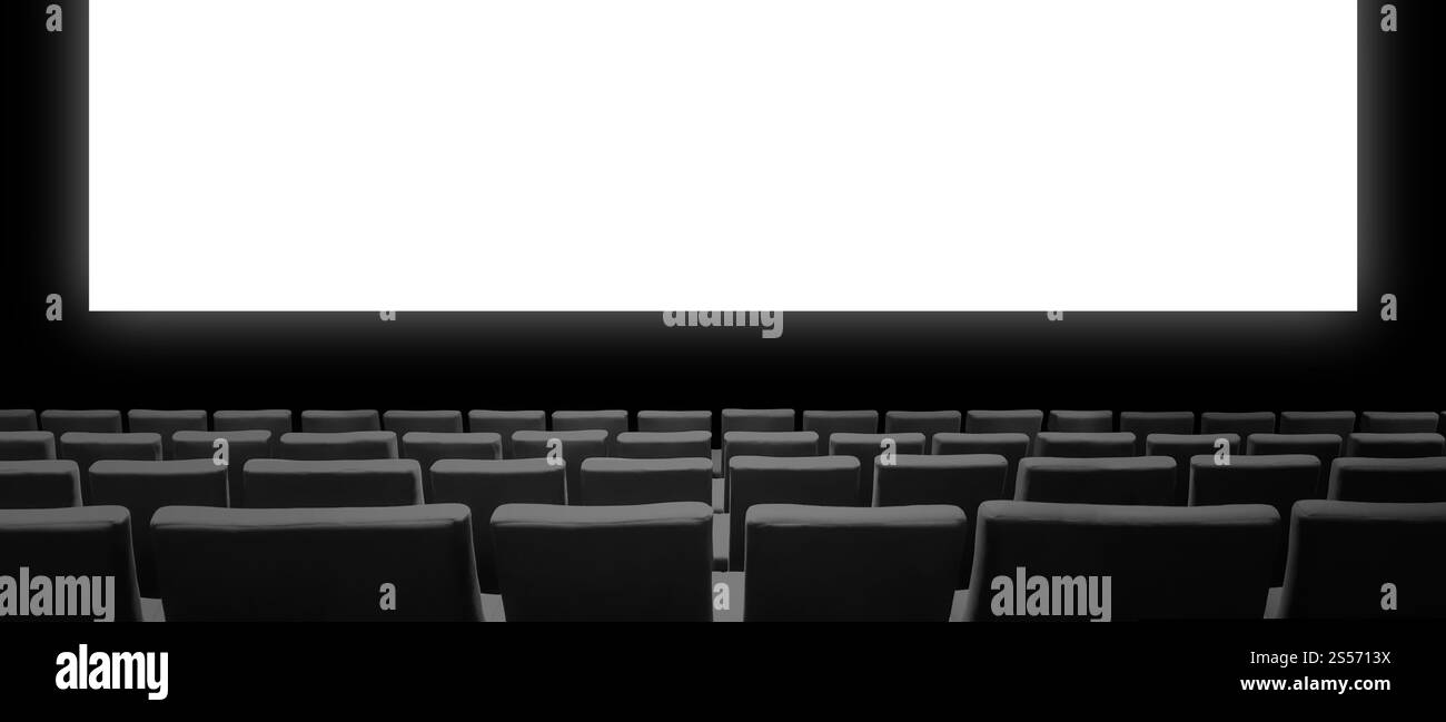 Cinéma salle de cinéma avec sièges en velours et écran blanc vierge. Copier l'arrière-plan de l'espace. Bannière horizontale. Cinéma salle de cinéma avec sièges et un Banque D'Images