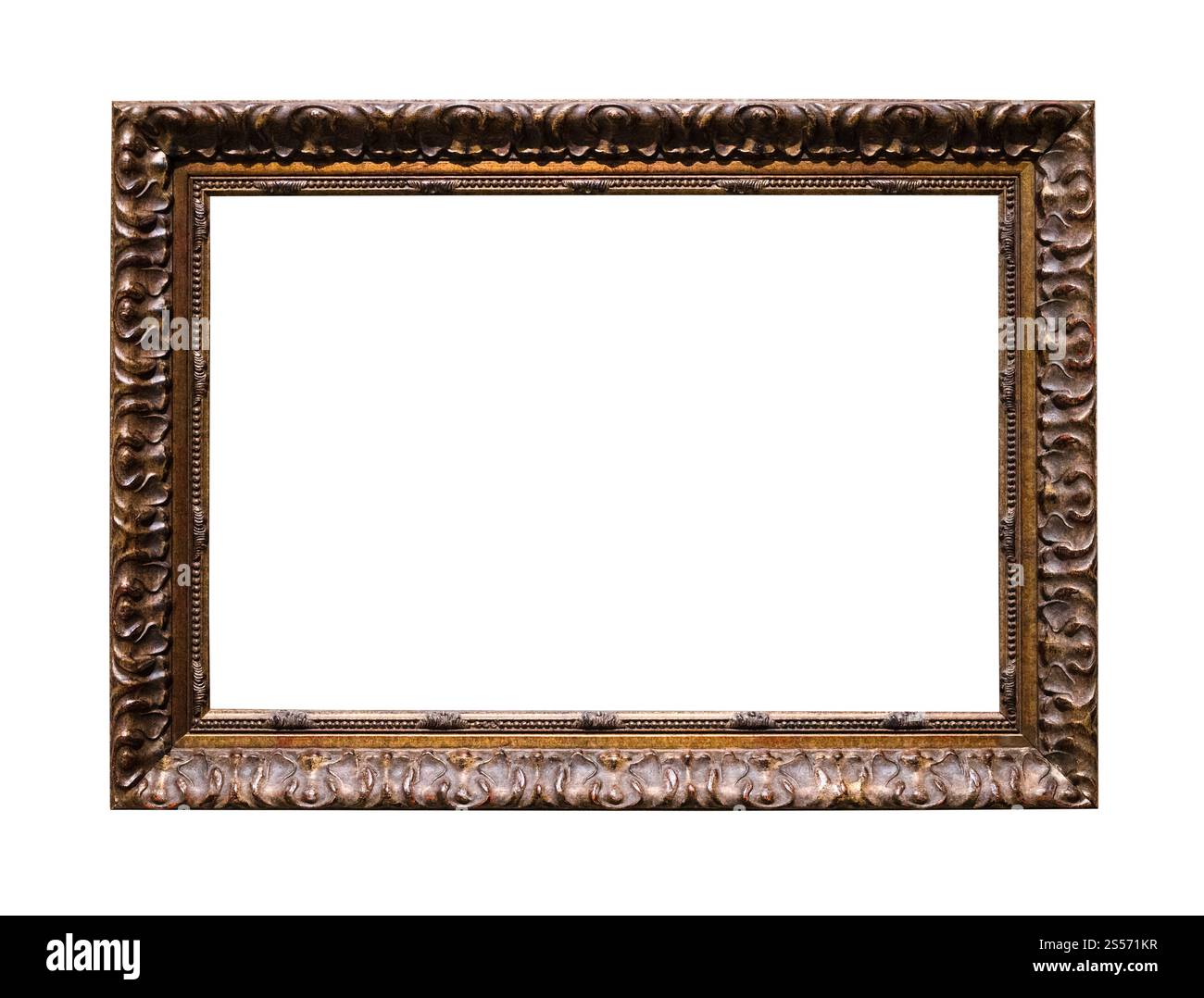 cadre photo sculpté brun foncé ancien avec toile ajoutée isolé sur fond blanc Banque D'Images