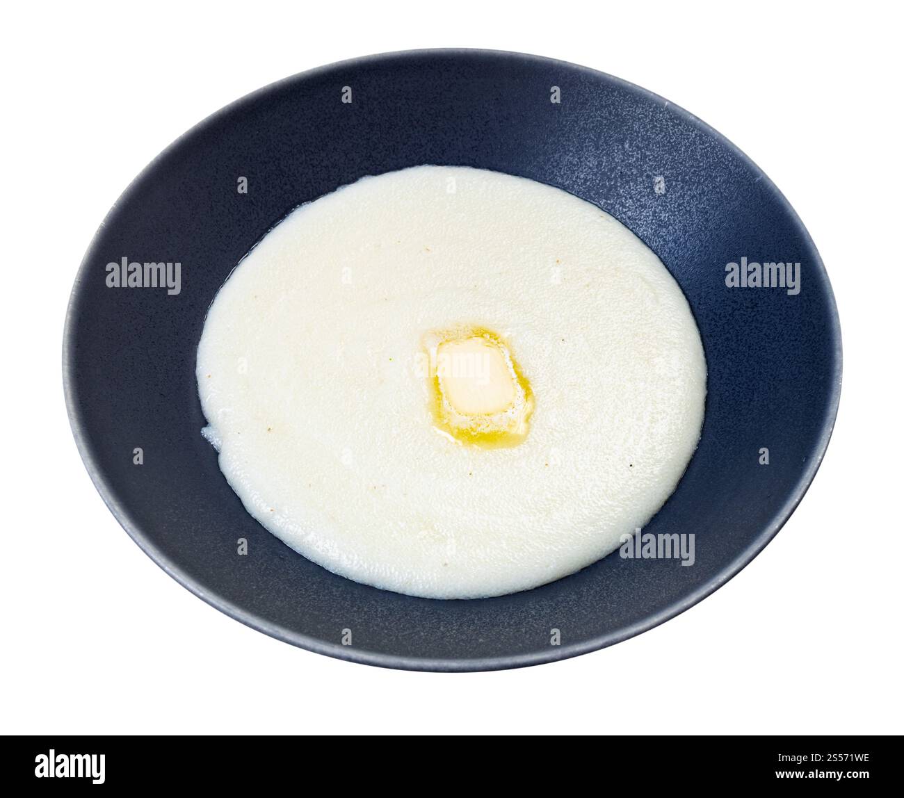 croup de manne beurrée dans un bol gris isolé sur fond blanc Banque D'Images