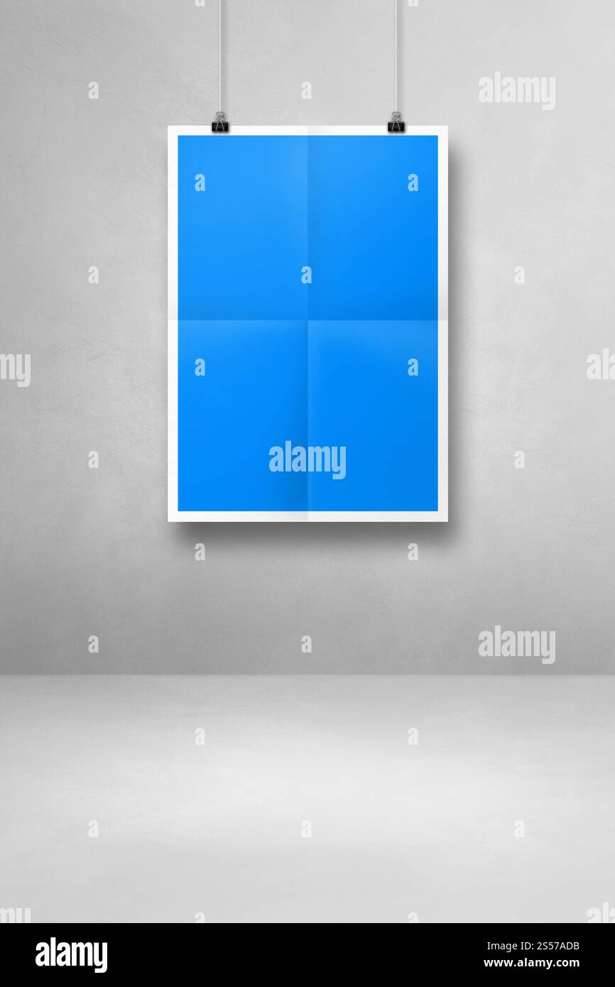 Affiche pliée bleue suspendue sur un mur propre avec des pinces. Modèle de maquette vierge. Affiche pliée bleue suspendue sur un mur propre avec des pinces Banque D'Images