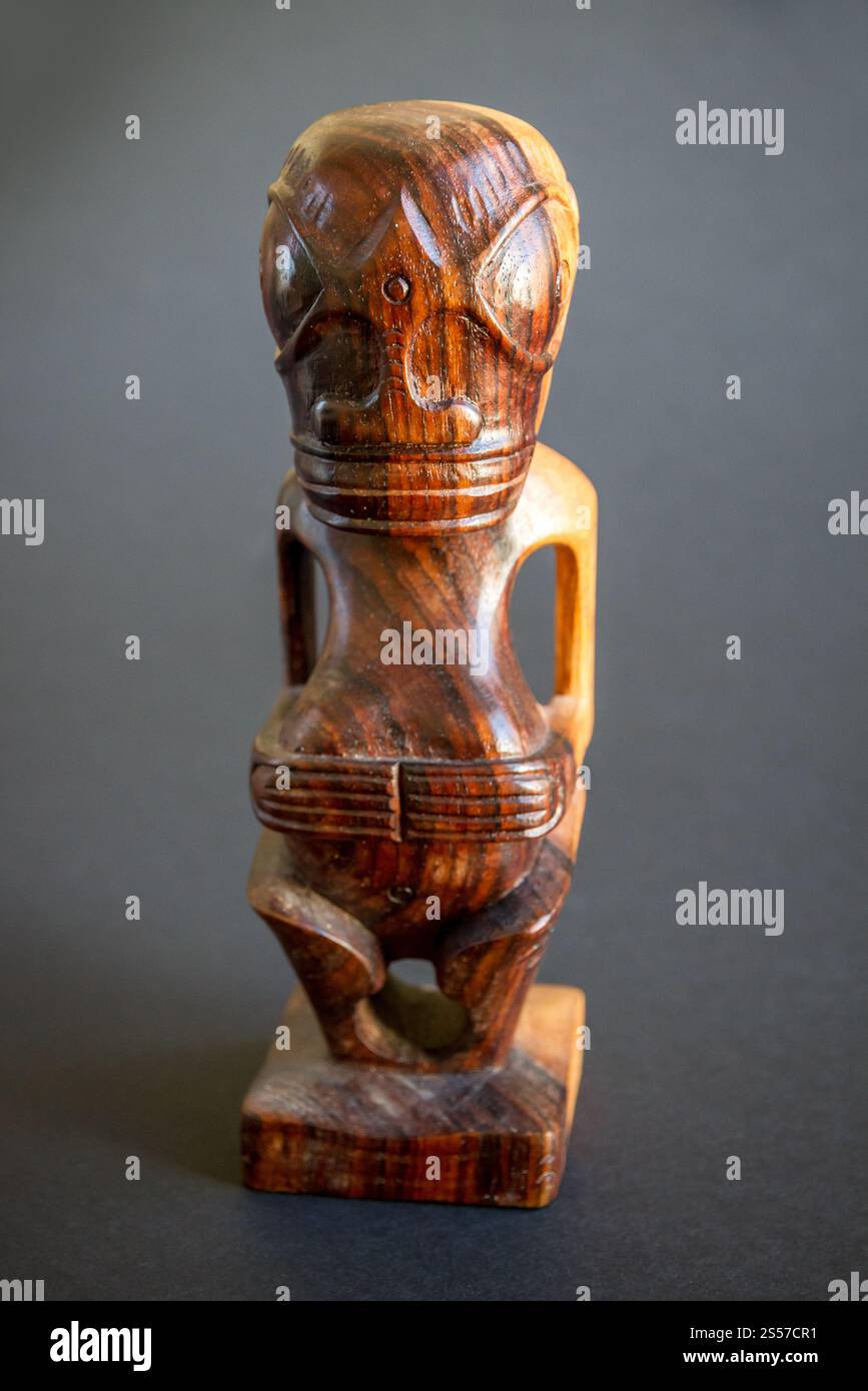 Pilon Artisanal Des Îles Marquises - En Pierre Volcanique - Objet Décoratif Ou Utilitaire Neuf