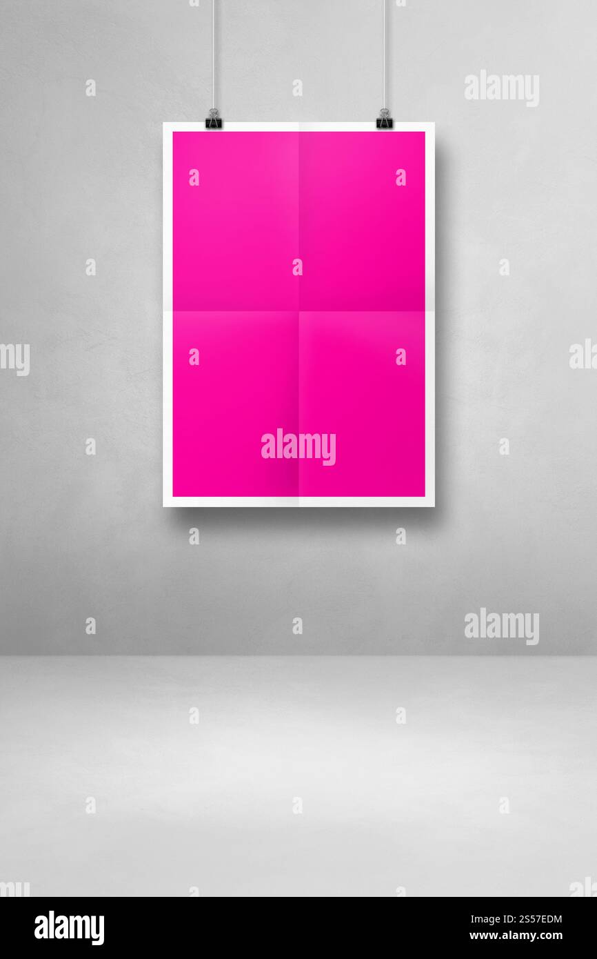 affiche pliée rose accrochée sur un mur blanc avec des clips. Modèle de maquette vierge. affiche pliée rose accrochée sur un mur blanc avec des clips Banque D'Images