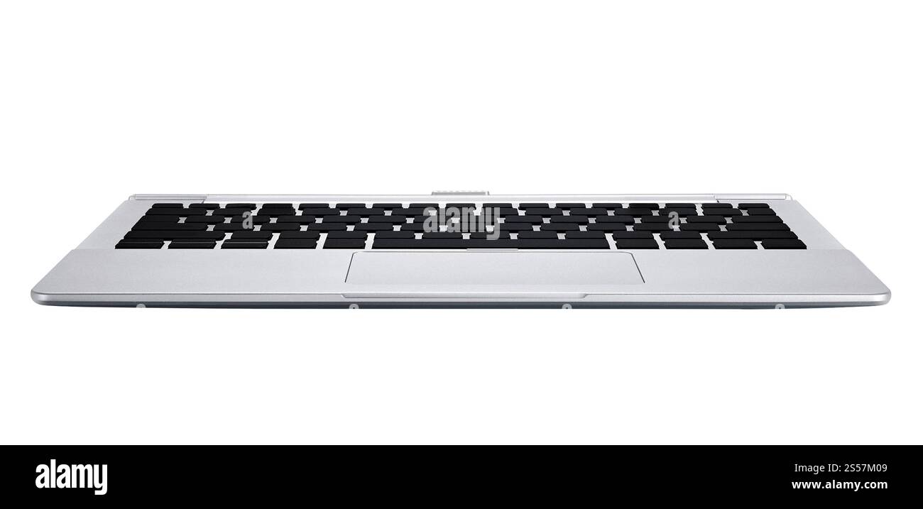 Clavier d'ordinateur en aluminium moderne isolé sur fond blanc. Clavier d'ordinateur moderne en aluminium Banque D'Images