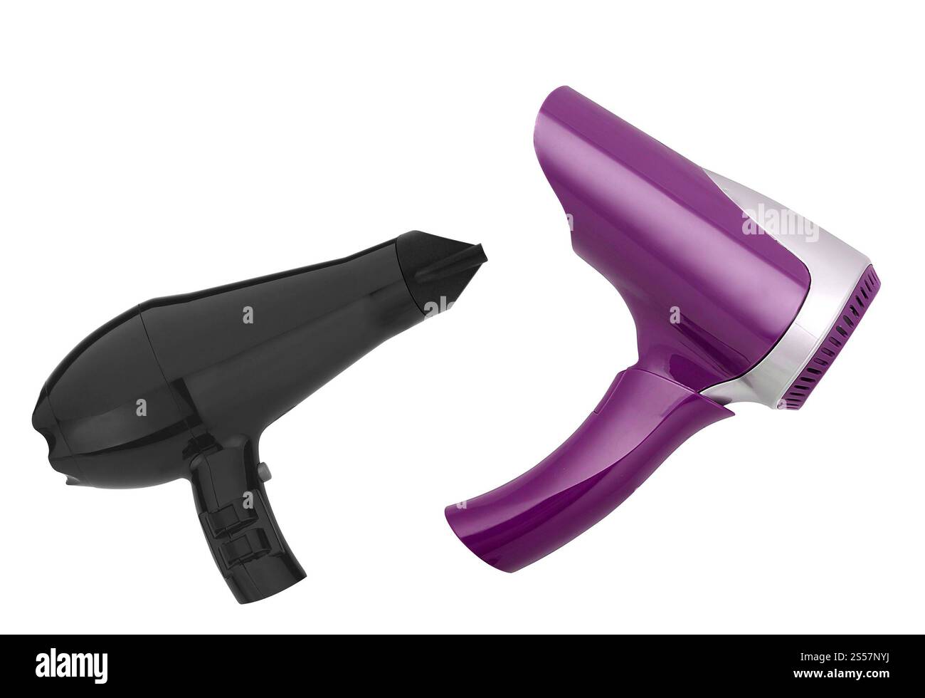 Sèche-cheveux noir et violet isolé sur fond blanc. Sèche-cheveux noir et violet isolé Banque D'Images
