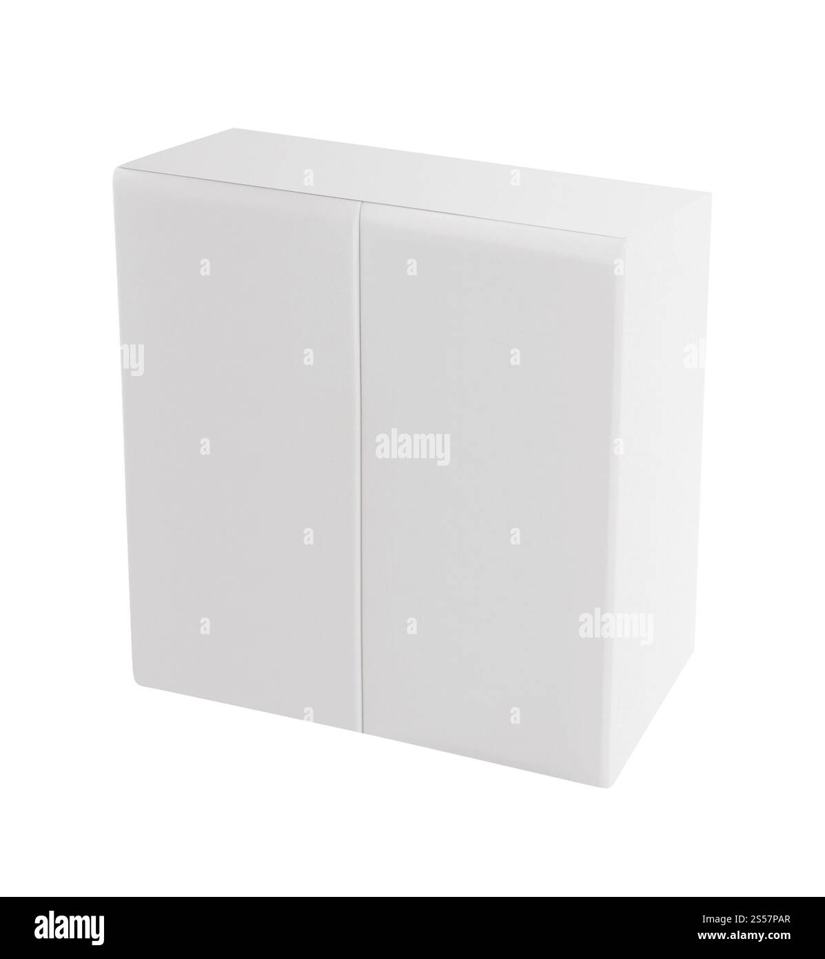 portes en bois blanc de placard moderne sur fond blanc. portes en bois blanc de placard moderne Banque D'Images