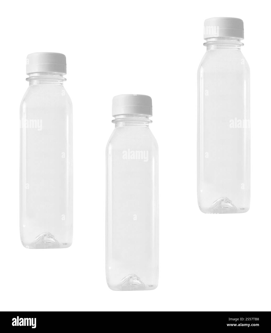Bouteilles en plastique isolées sur blanc. Bouteilles en plastique isolées Banque D'Images