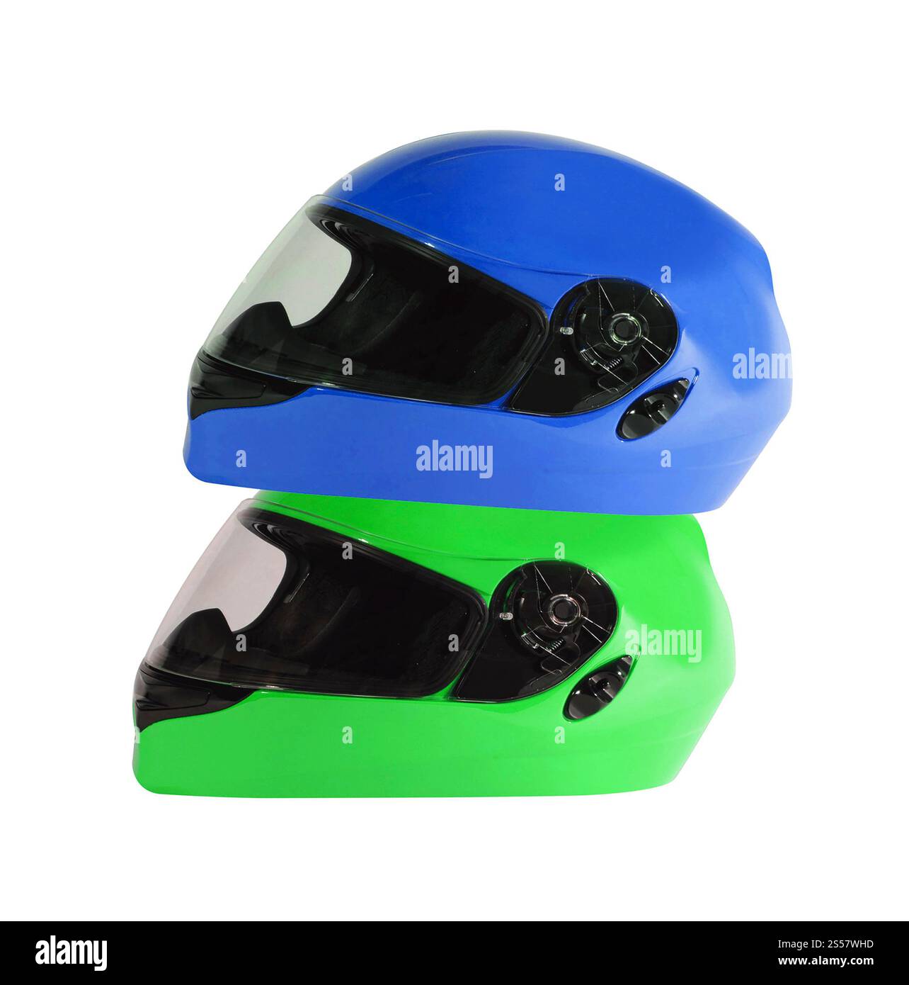 Casques de vélo bleus et verts isolés sur fond blanc. Casques de vélo bleus et verts isolés Banque D'Images