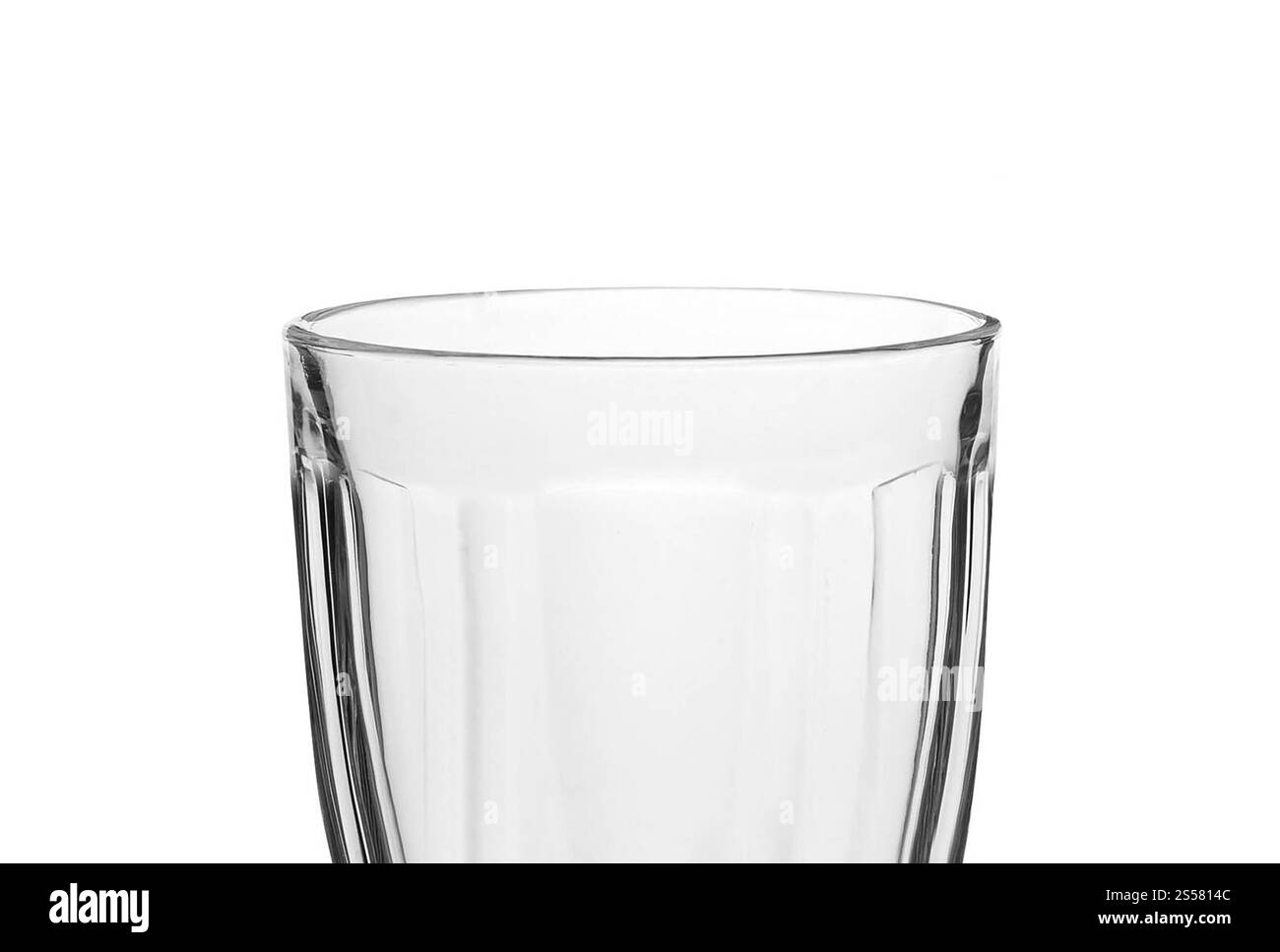 Verre cocktail isolé sur blanc Banque D'Images