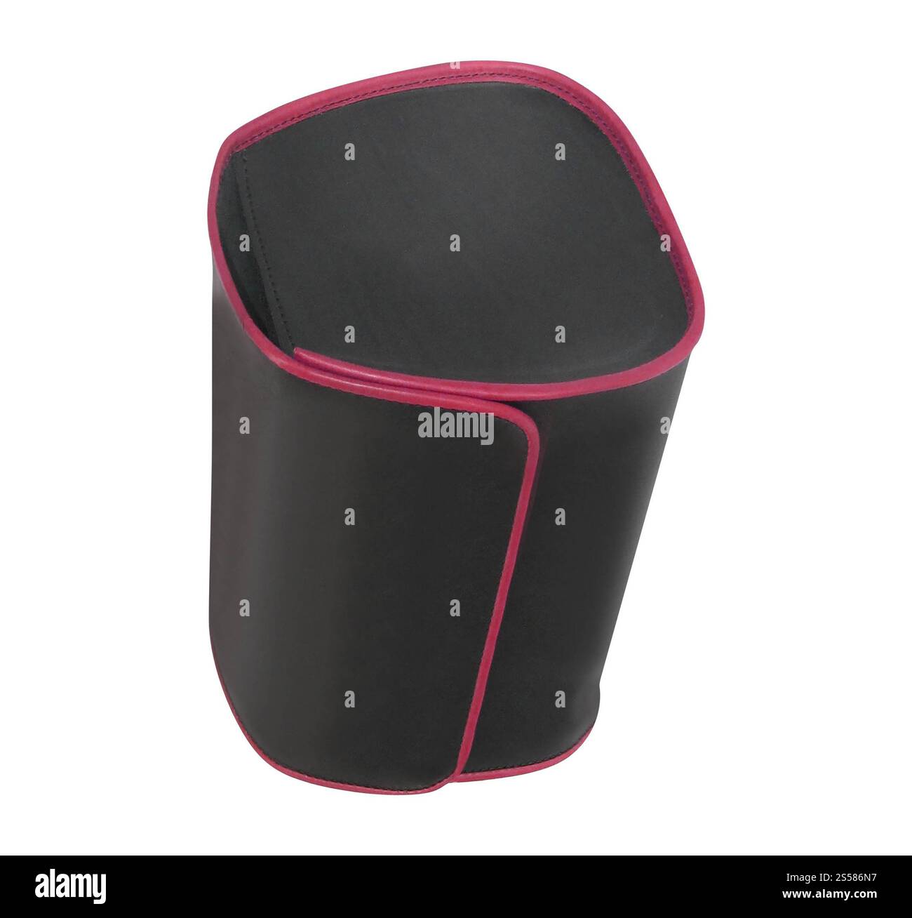 Sac à dos rose isolé sur blanc Banque D'Images