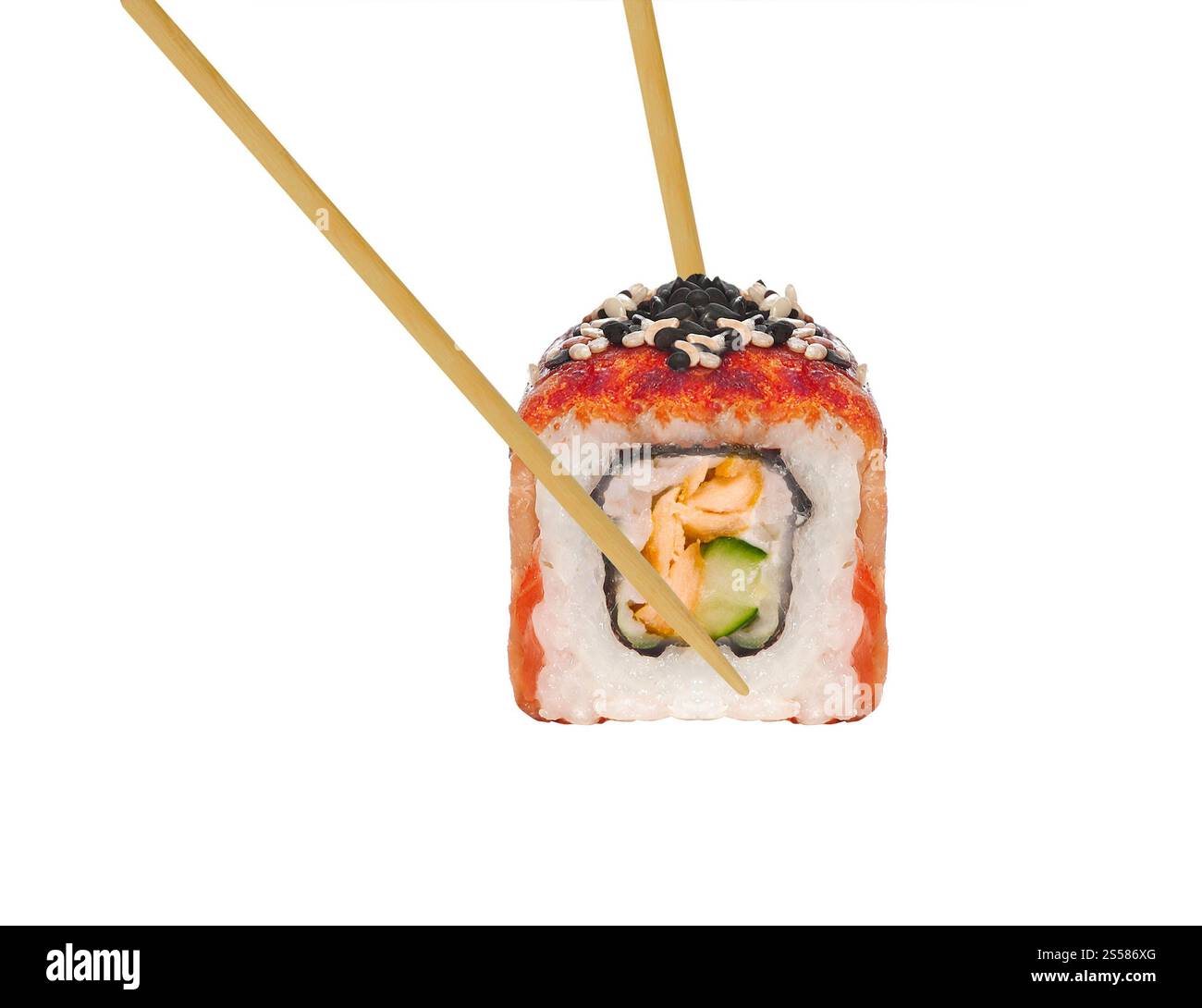 rouleau de sushi dans des baguettes Banque D'Images