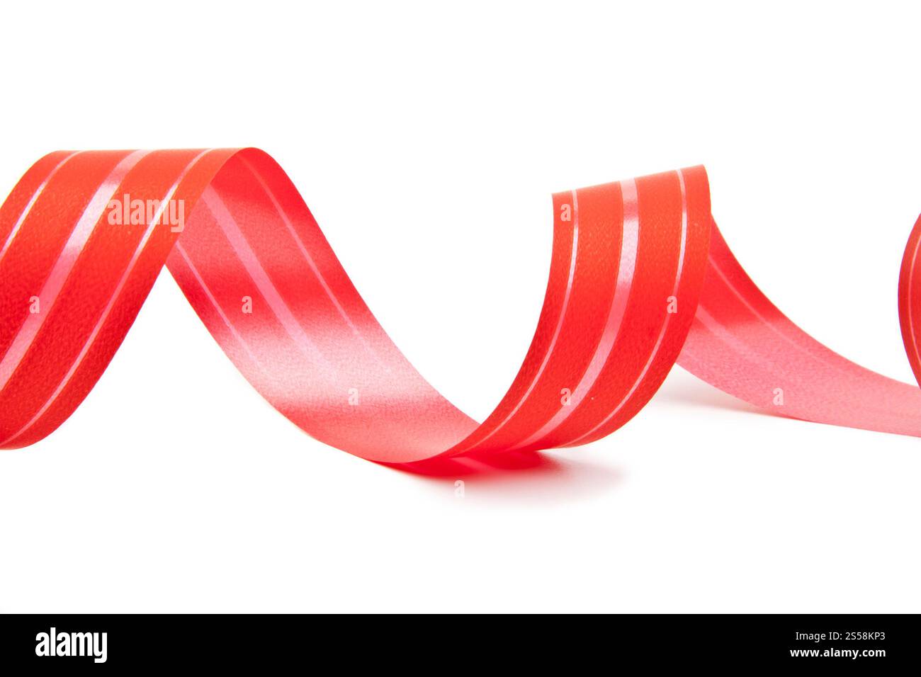 Ruban arbre de Noël isolé sur fond blanc. Sapin de Noël en ruban Banque D'Images