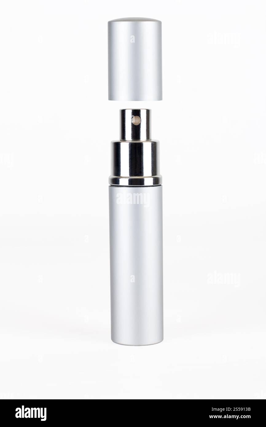 Bouteille de parfum isolé sur fond blanc. Bouteille de parfum Banque D'Images