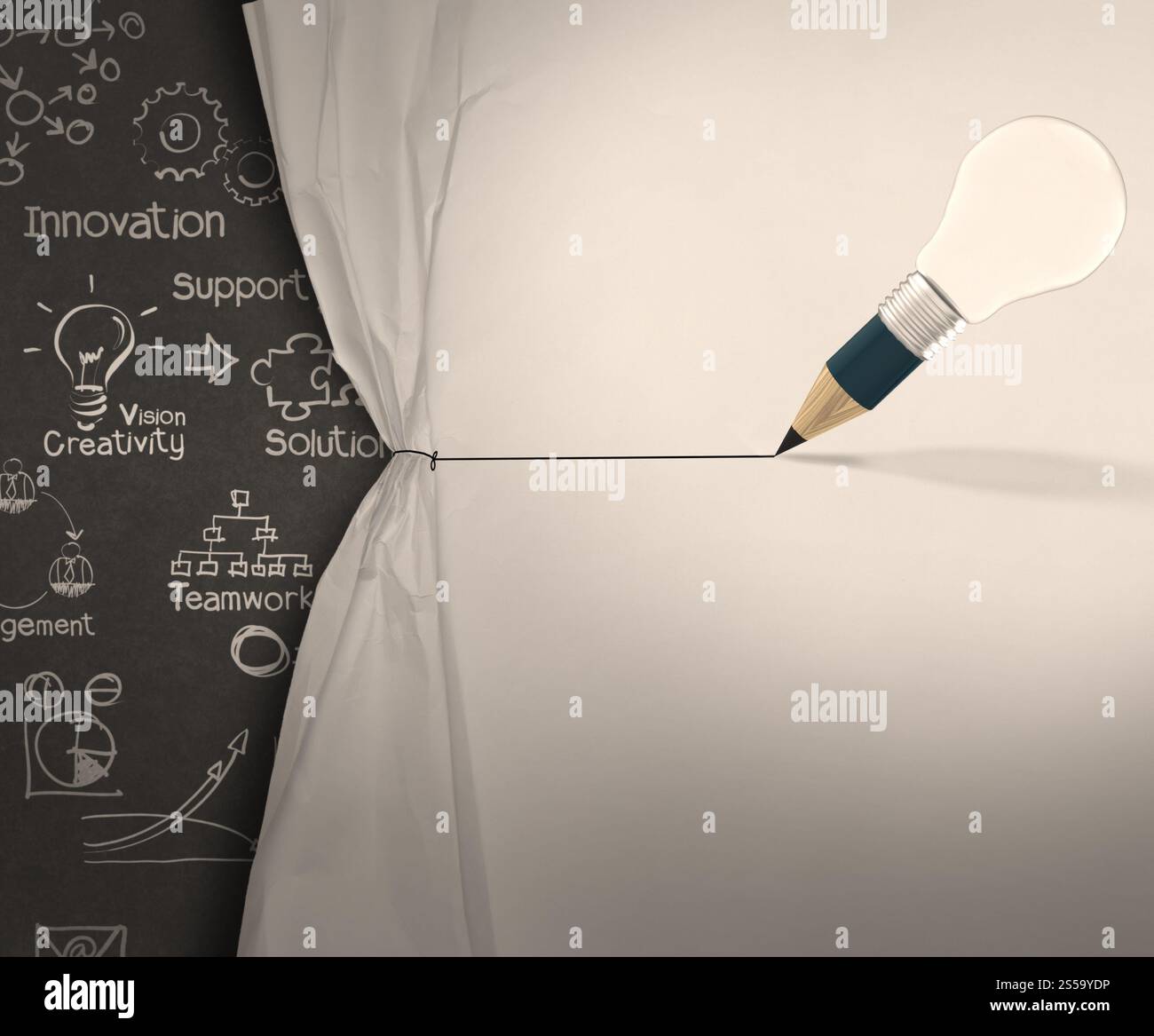 Ampoule crayon dessiner ouvert corde papier froissé le show-business stratégie comme concept Banque D'Images
