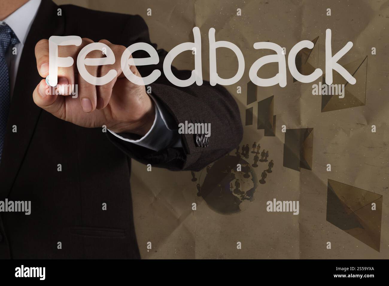 Businessman hand writing commentaires avec le recyclage du papier arrière-plan en tant que concept Banque D'Images Businessman hand writing commentaires avec le recyclage du papier arrière-plan en tant que concept Banque D'Images