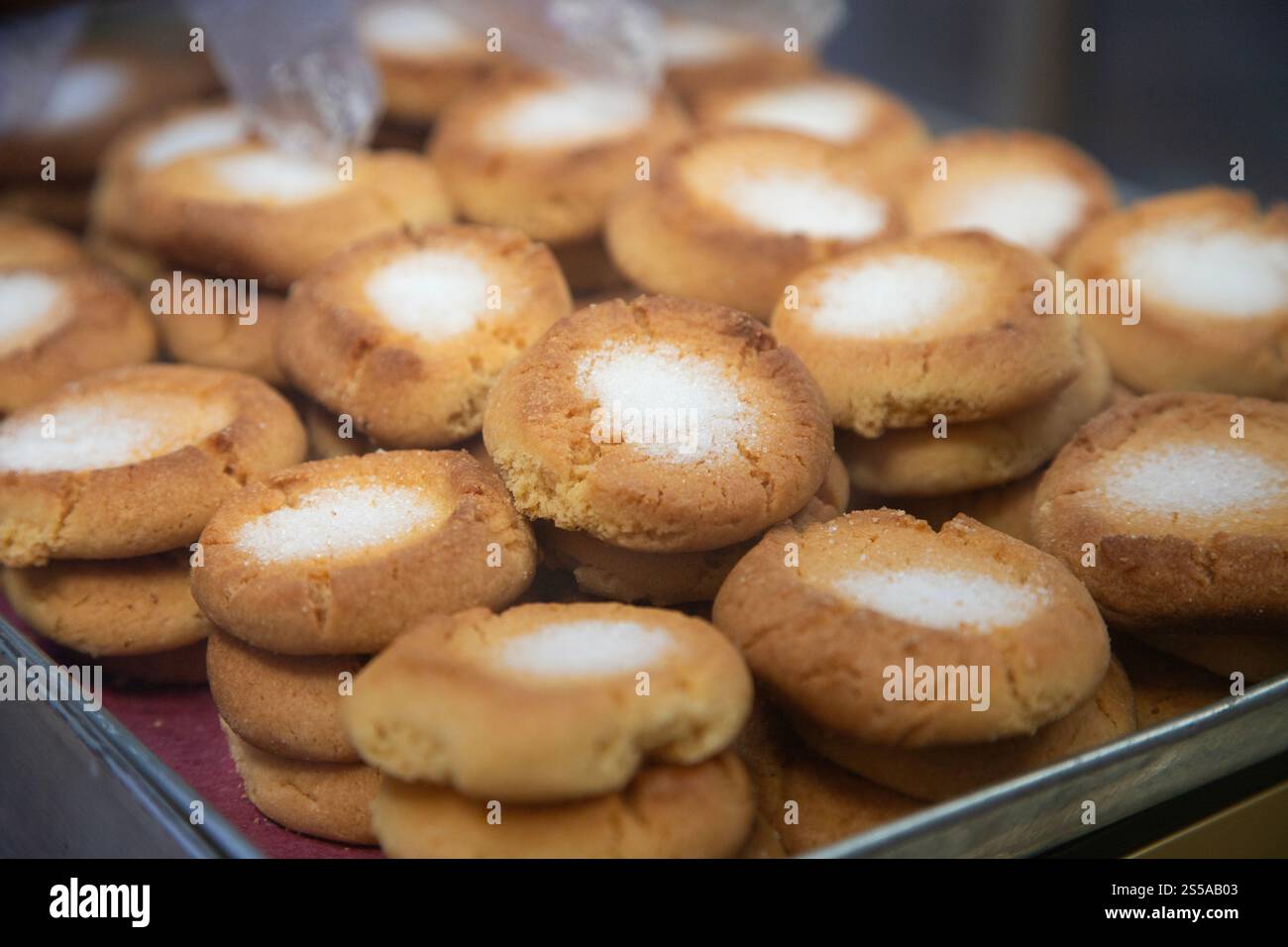 Les bonbons traditionnels se trouvent avec des empanadas, des cocadas, des mamones sur le marché alimentaire d'Oaxaca. Banque D'Images