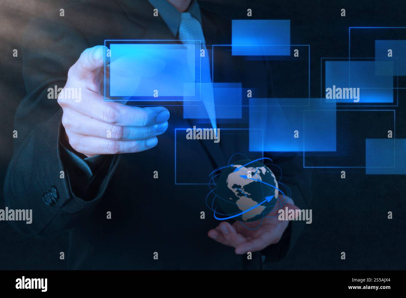 Businessman hand poussant sur une interface d'écran tactile Banque D'Images