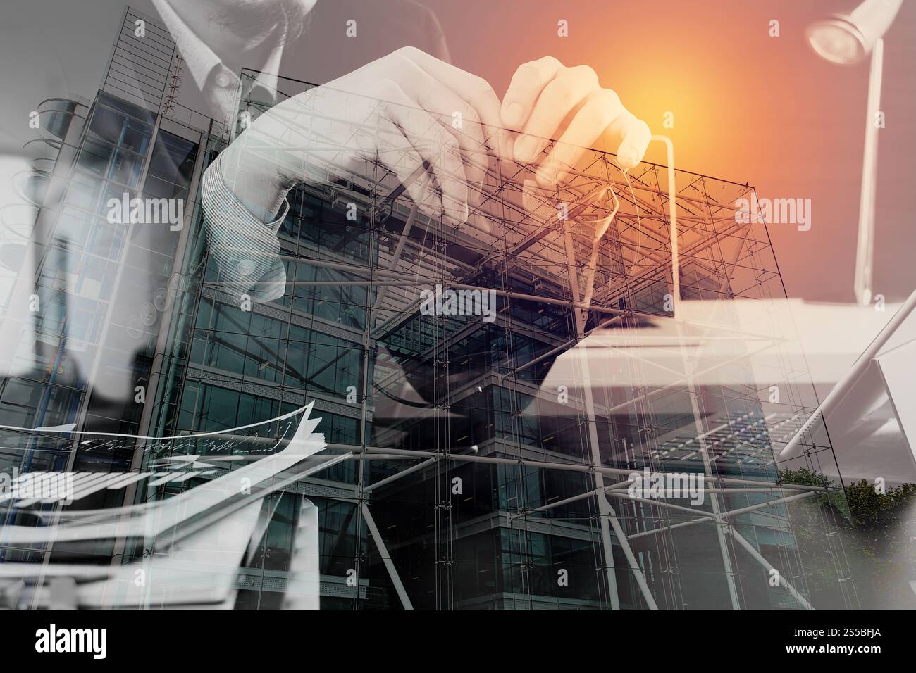 Homme utilisant un casque VoIP avec tablette numérique comme communication conceptuelle ou support informatique ou centre d'appels et service à la clientèle moderne Banque D'Images