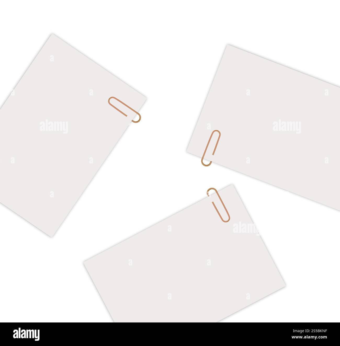 Feuilles vides avec trombones isolés sur fond blanc. Feuilles vides avec trombones isolés Banque D'Images