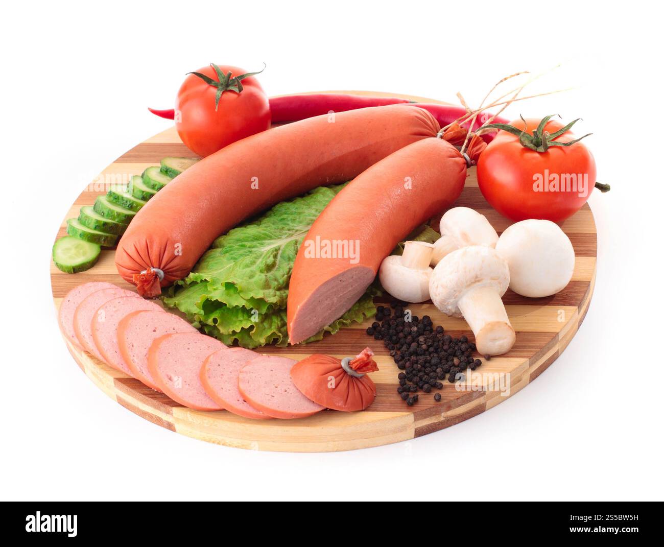 saucisses avec des légumes isolés sur fond blanc. saucisses avec légumes Banque D'Images saucisses avec des légumes isolés sur fond blanc. saucisses avec légumes Banque D'Images