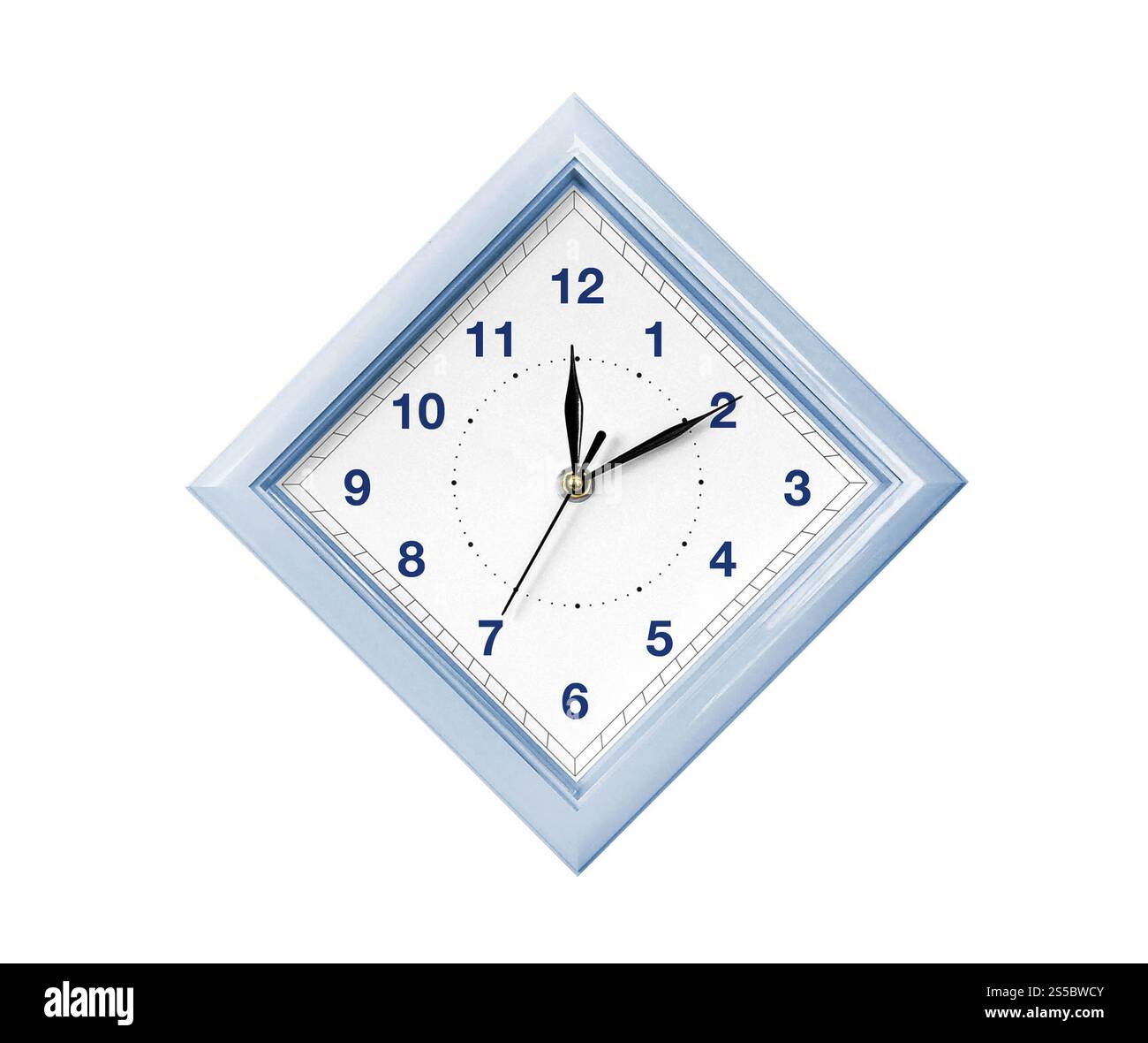 Horloge murale en losange isolée sur fond blanc. Horloge murale en losange Banque D'Images
