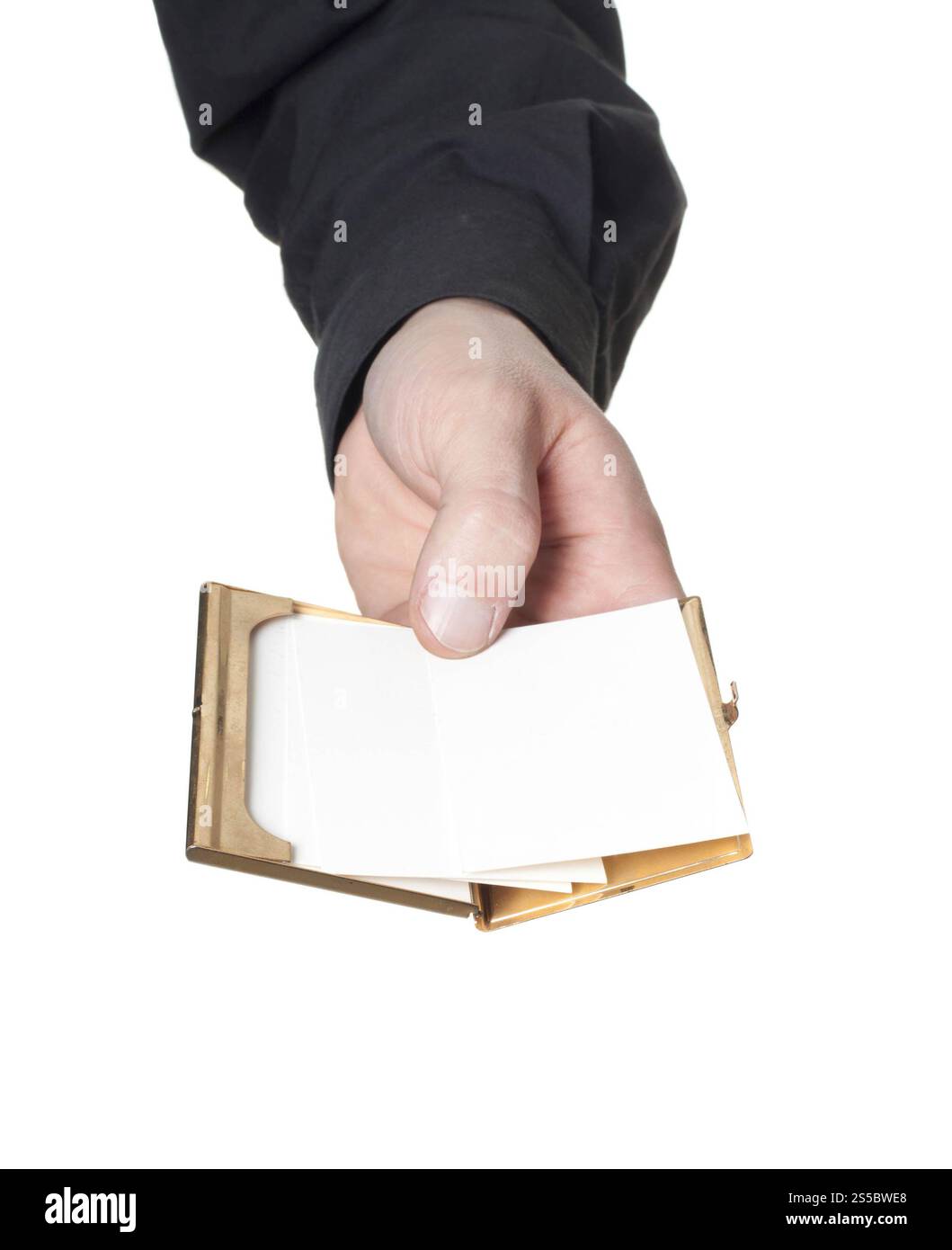 homme tenant des cartes vierges isolé sur fond blanc. homme tenant des cartes vierges Banque D'Images