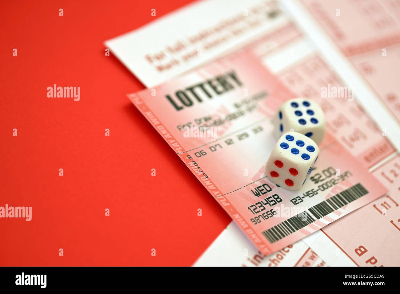 Une image d'un code binaire composé d'une série de chiffres verts sur fond noir Banque D'Images