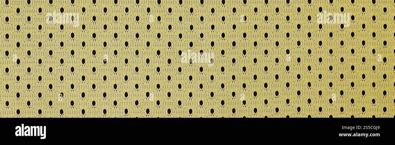 Fond de modèle textile de tissu de tissu de sport de maille jaune. Couleur jaune maillot de football vêtements tissu texture vêtements de sport. Poreux respirant Banque D'Images