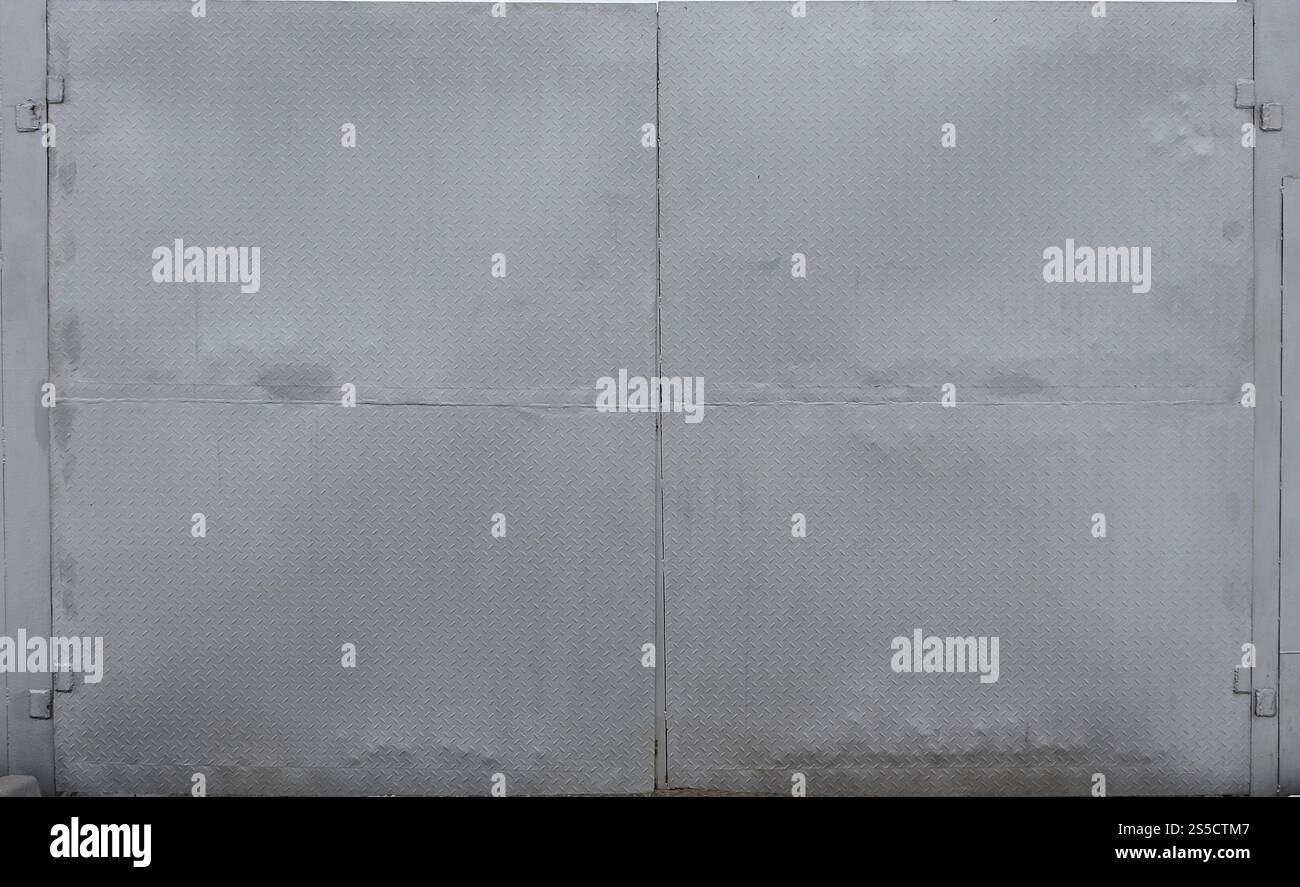 Liste sombre en aluminium avec des formes de losange. Son argent avec des formes de losange pour le travail d'art design, produit de toile de fond. Banque D'Images