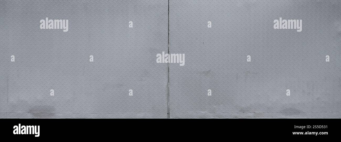 Liste sombre en aluminium avec des formes de losange. Son argent avec des formes de losange pour le travail d'art design, produit de toile de fond. Banque D'Images