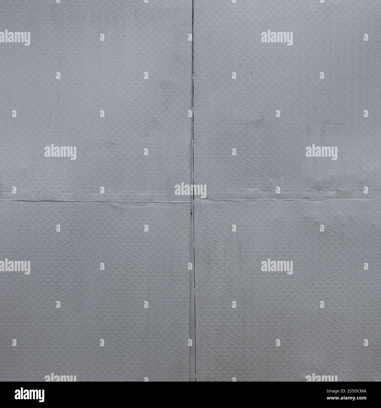 Liste sombre en aluminium avec des formes de losange. Son argent avec des formes de losange pour le travail d'art design, produit de toile de fond. Banque D'Images