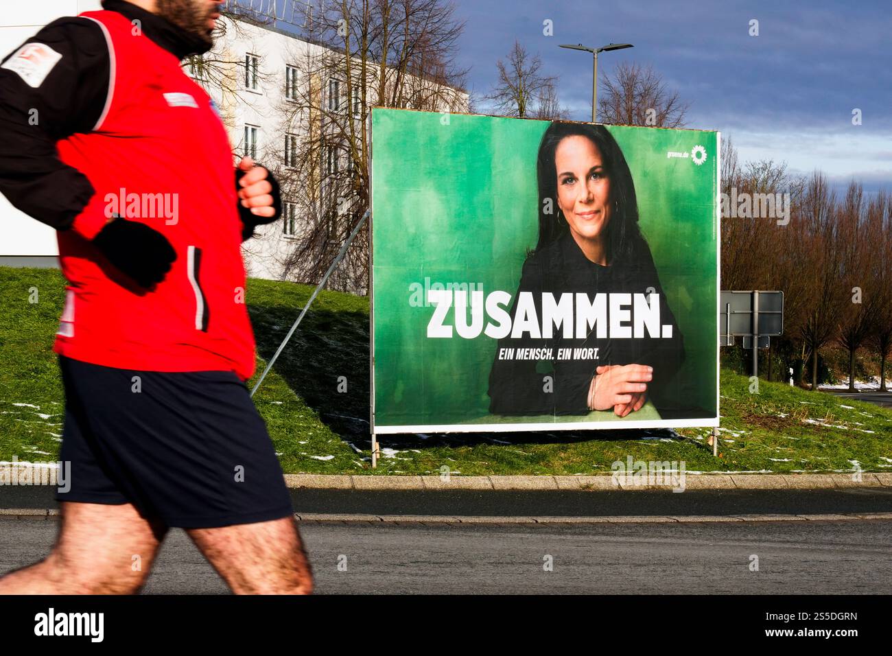 Dortmund, 1,2025 : Wahlplakat in Dortmund zur Wahl zum 21. Deutschen Bundestag AM 23. Février 2025. Bundesaußenministerin ANNALENA BAERBOCK auf einem Plakat der Partei DIE Grünen mit dem slogan *ZUSAMMEN. Ein Mensch. Ein Wort.* Banque D'Images