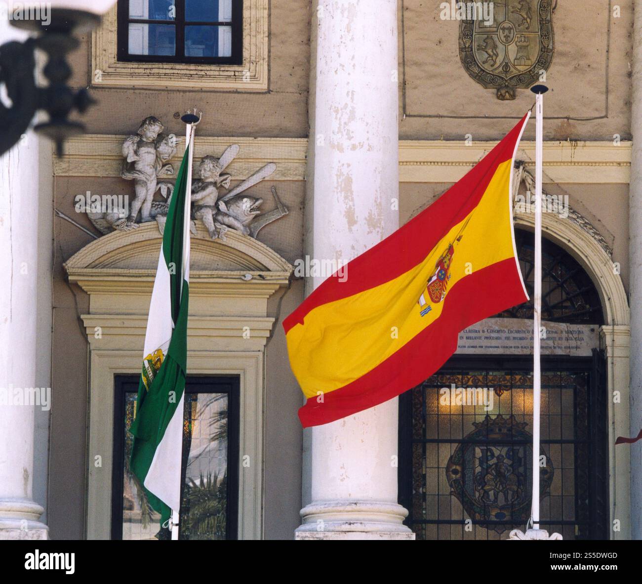Drapeau espagnol sur un poteau Banque D'Images