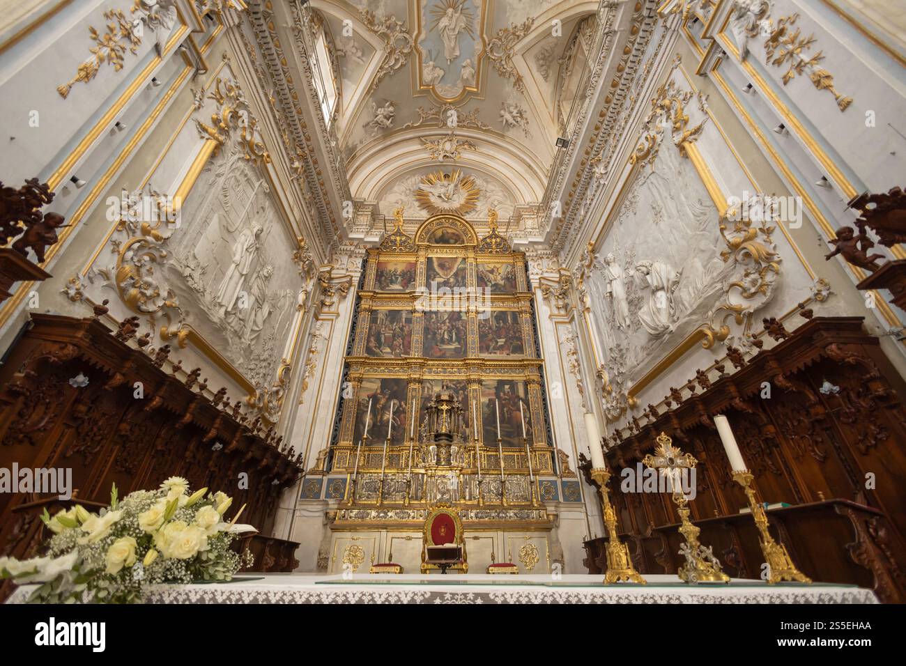 MODICA, ITALIE, 23 JUIN 2023 - L'autel de la cathédrale Saint-Georges à Modica, province de Raguse, Sicile, Italie Banque D'Images