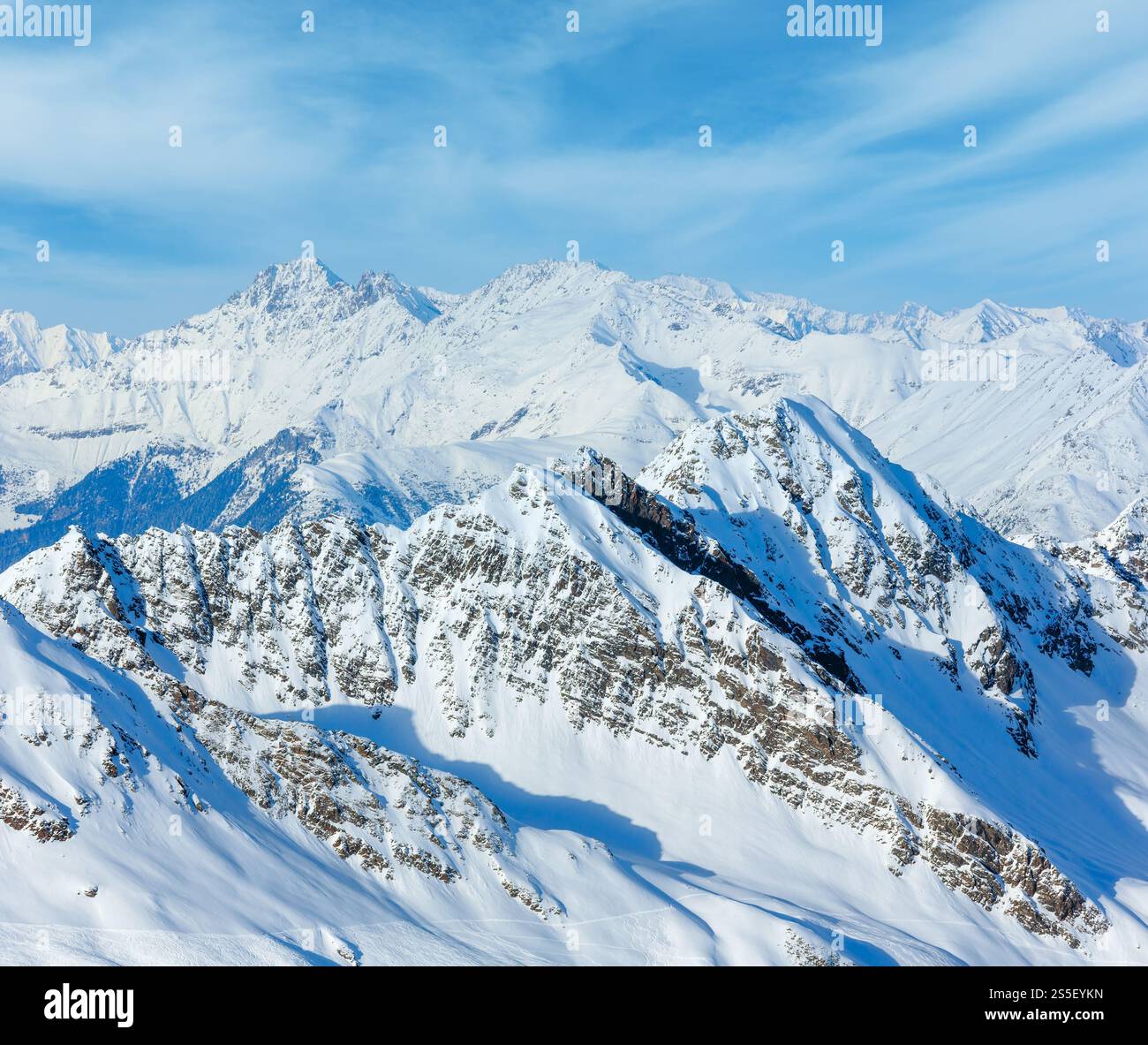 Paysage depuis la cabine téléskis à l'harfang rock top (Tyrol, Autriche). Banque D'Images
