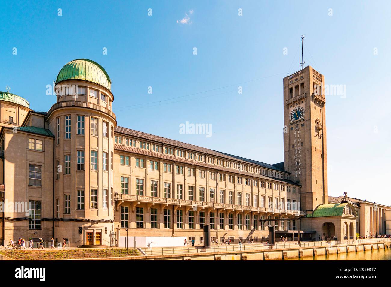 Bâtiment historique du (Deutsches Museum) Musée allemand en été à Munich, Allemagne Banque D'Images
