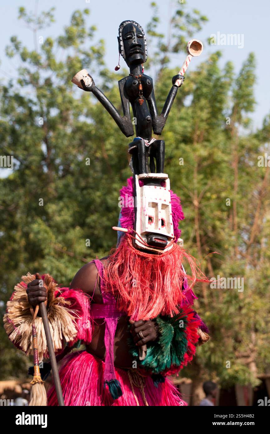 Danseurs traditionnels maliens Banque D'Images