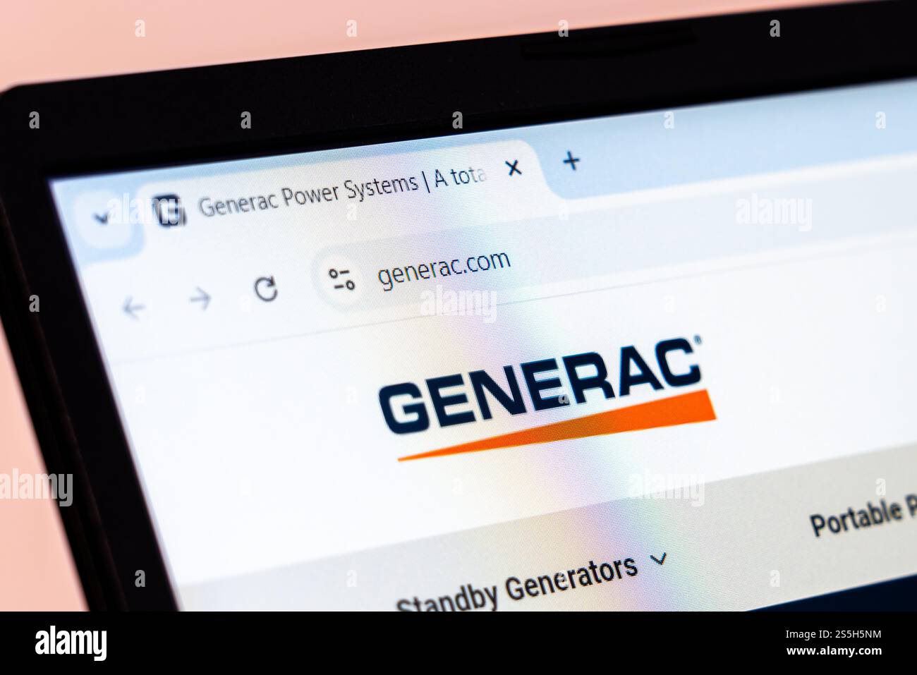 New York, États-Unis - 10 janvier 2025 : page d'accueil du site Web de la société Generac Power Systems et Generac Manufacturing Company affichée avec le logo sur l'écran de l'ordinateur portable Banque D'Images