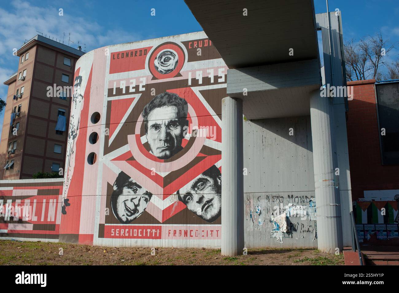 31 décembre 2024 - Rome, Italie : murale représentant Pier Paolo Pasolini. Station de métro SM Soccorso © Andrea Sabbadini Banque D'Images