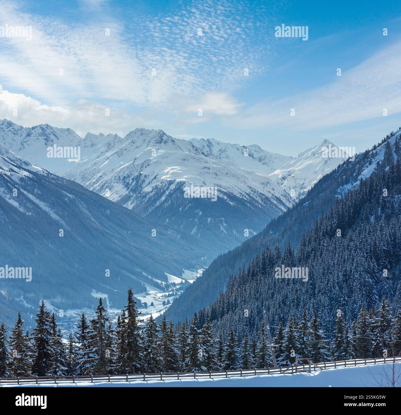Paysage de montagne d'hiver. Région de ski Kappl dans les montagnes du Tyrol, Autriche. Banque D'Images