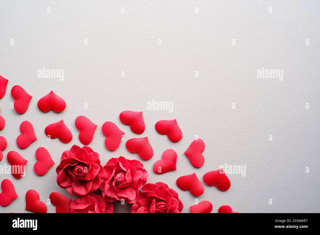 Aimer le fond romantique de la Saint Valentin. Coeurs et roses beautifulEmpty copie espace Valentines fond de jour avec des coeurs rouges Banque D'Images