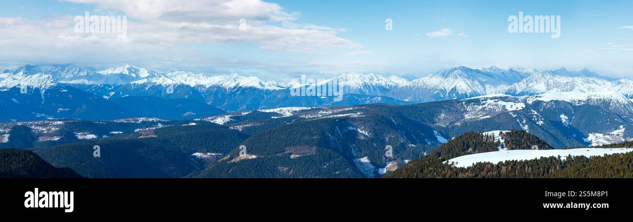 Beau panorama de montagne d'hiver (ou corne Rittner Ritten, Italie) Banque D'Images