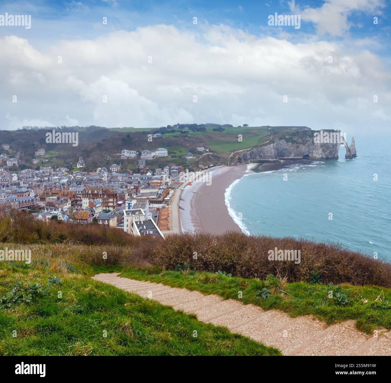 Au printemps, la Côte d'Etretat France. Vue d'en haut. Banque D'Images