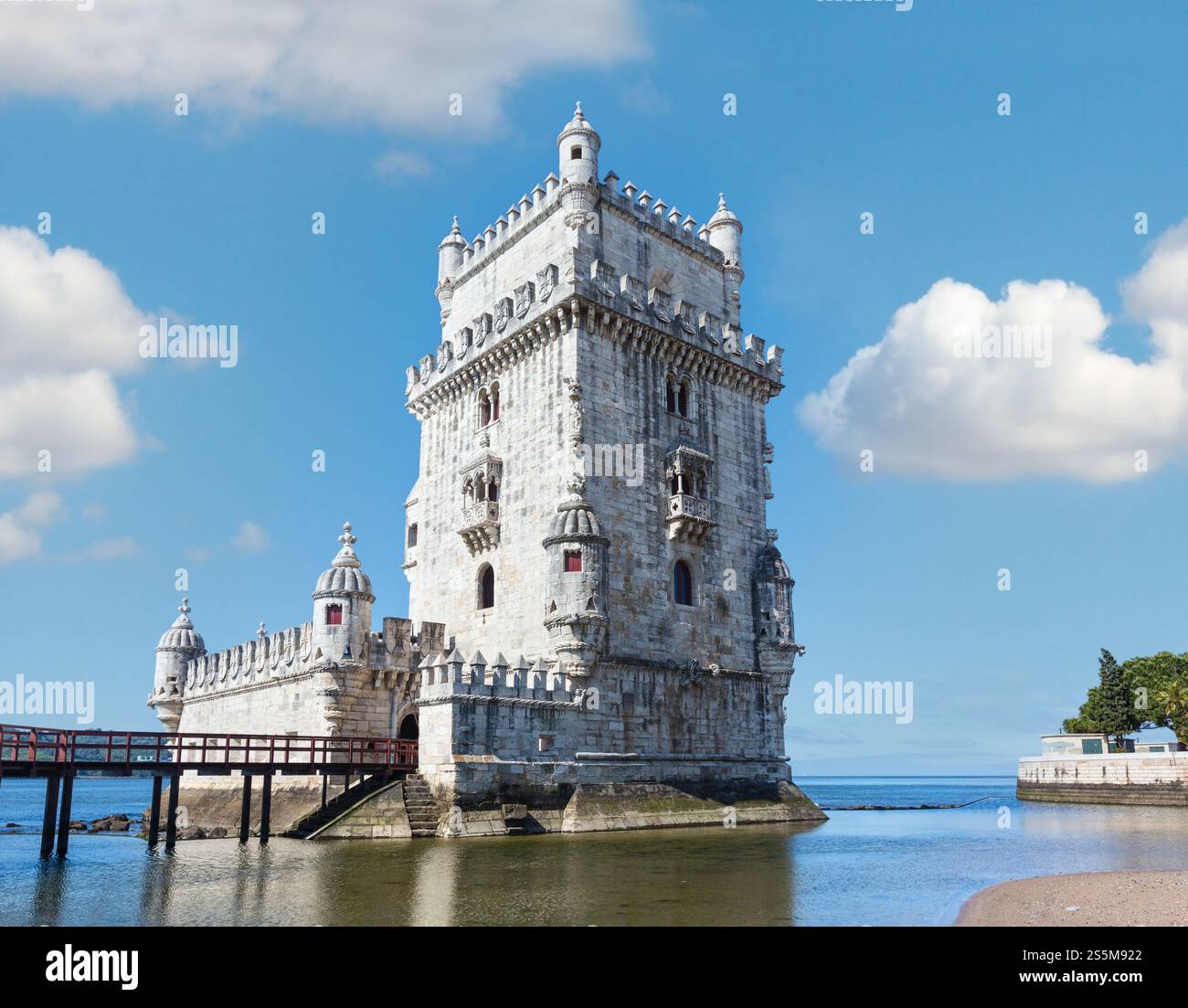 Tour Belem (ou tour de St Vincent) sur la rive du Tage à Lisbonne, Portugal. Construit entre 1515-1521 par Francisco de Arruda. Banque D'Images