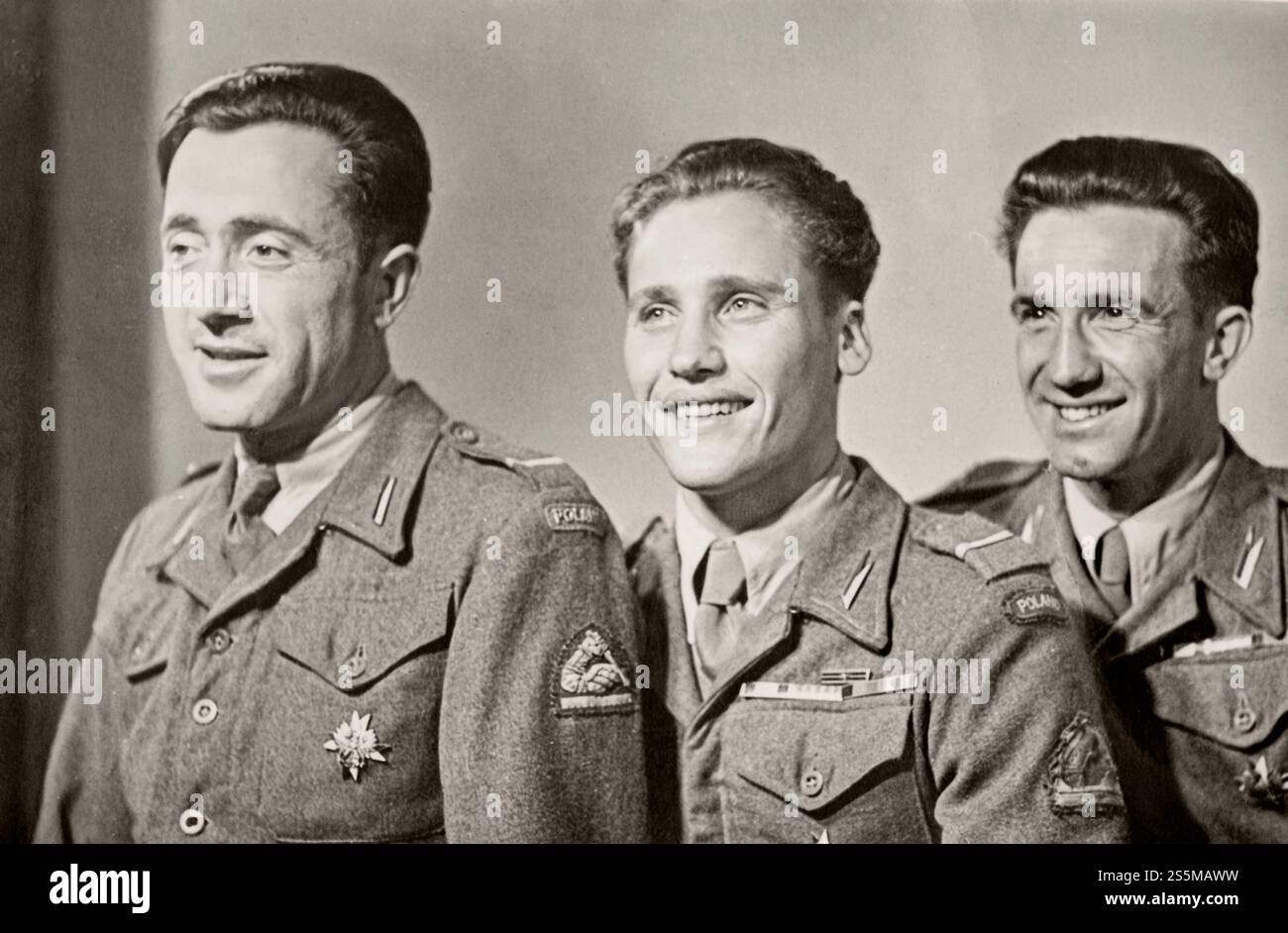 Trois soldats de la seconde Guerre mondiale du 2e corps polonais attachés à la 8e armée britannique vers 1943 Banque D'Images